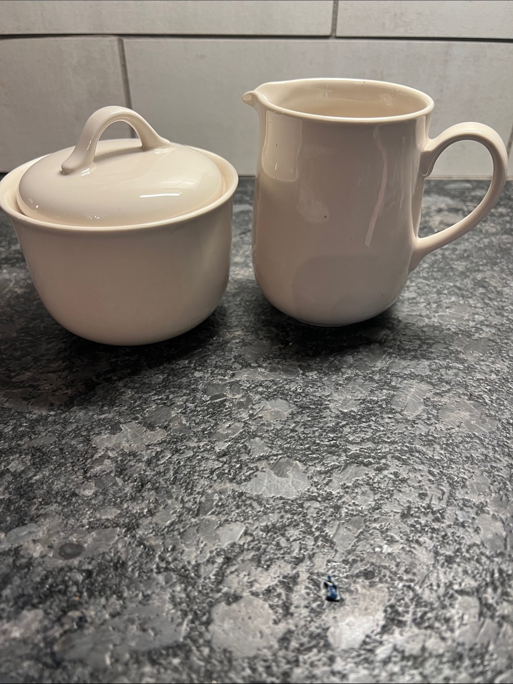 Vtg Corning Corelle Sandstone Creamer & Sugar Set Coordinates w/Corelle plates